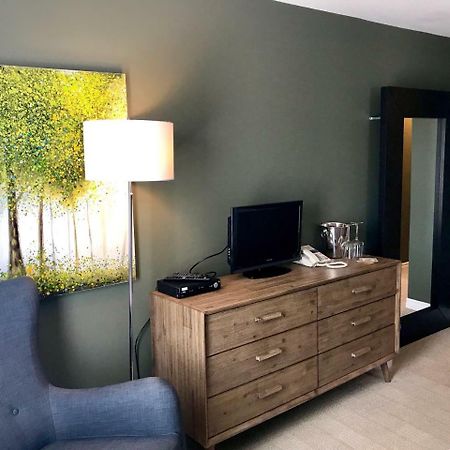 Fairholm Boutique Inns Шарлъттаун Екстериор снимка