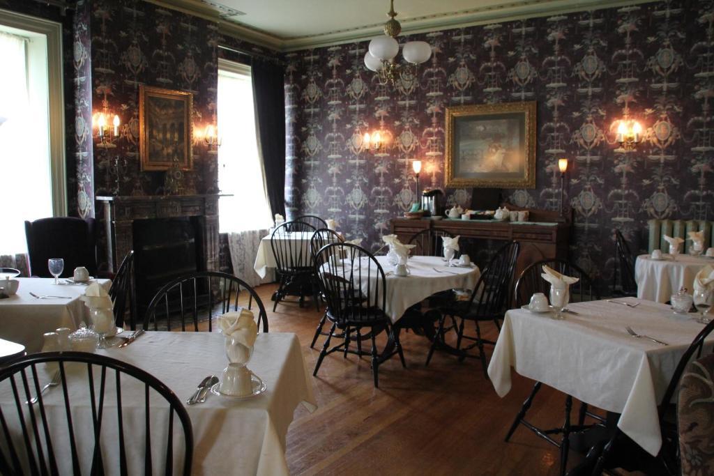 Fairholm Boutique Inns Шарлъттаун Екстериор снимка