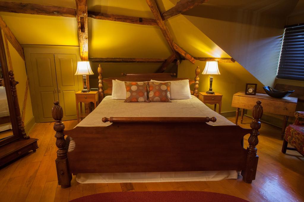 Fairholm Boutique Inns Шарлъттаун Екстериор снимка