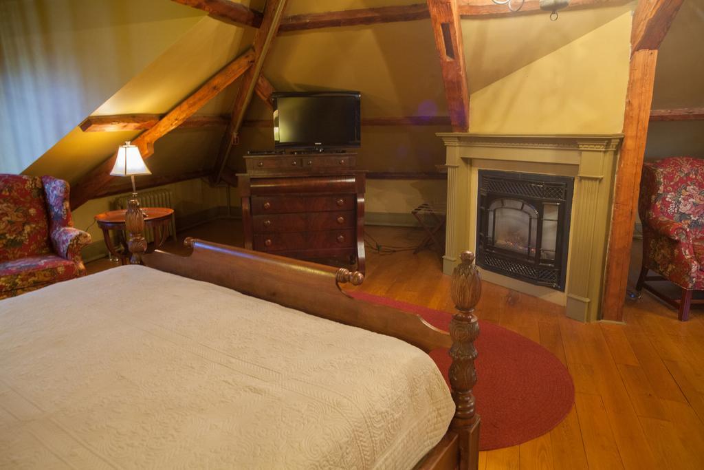Fairholm Boutique Inns Шарлъттаун Екстериор снимка