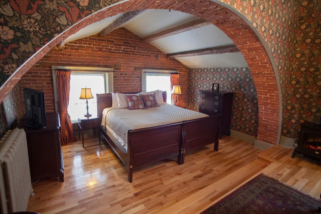 Fairholm Boutique Inns Шарлъттаун Екстериор снимка