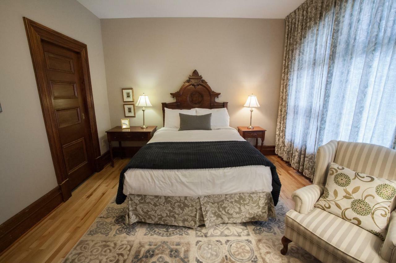 Fairholm Boutique Inns Шарлъттаун Екстериор снимка