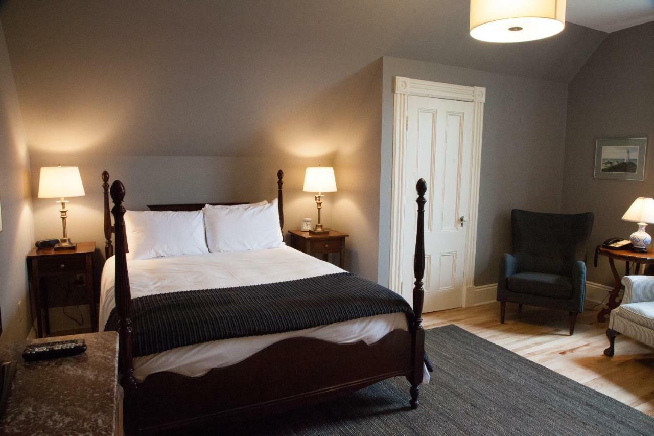 Fairholm Boutique Inns Шарлъттаун Екстериор снимка