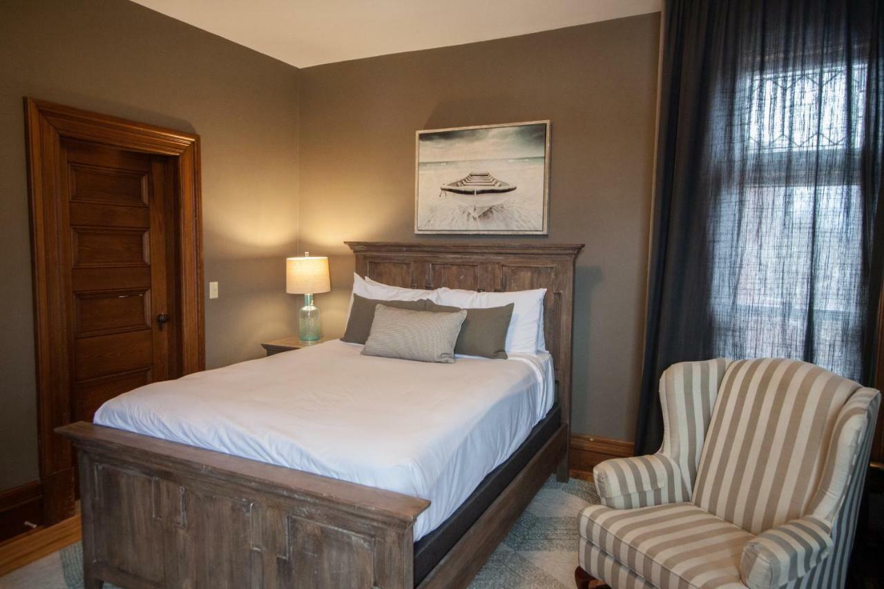 Fairholm Boutique Inns Шарлъттаун Екстериор снимка