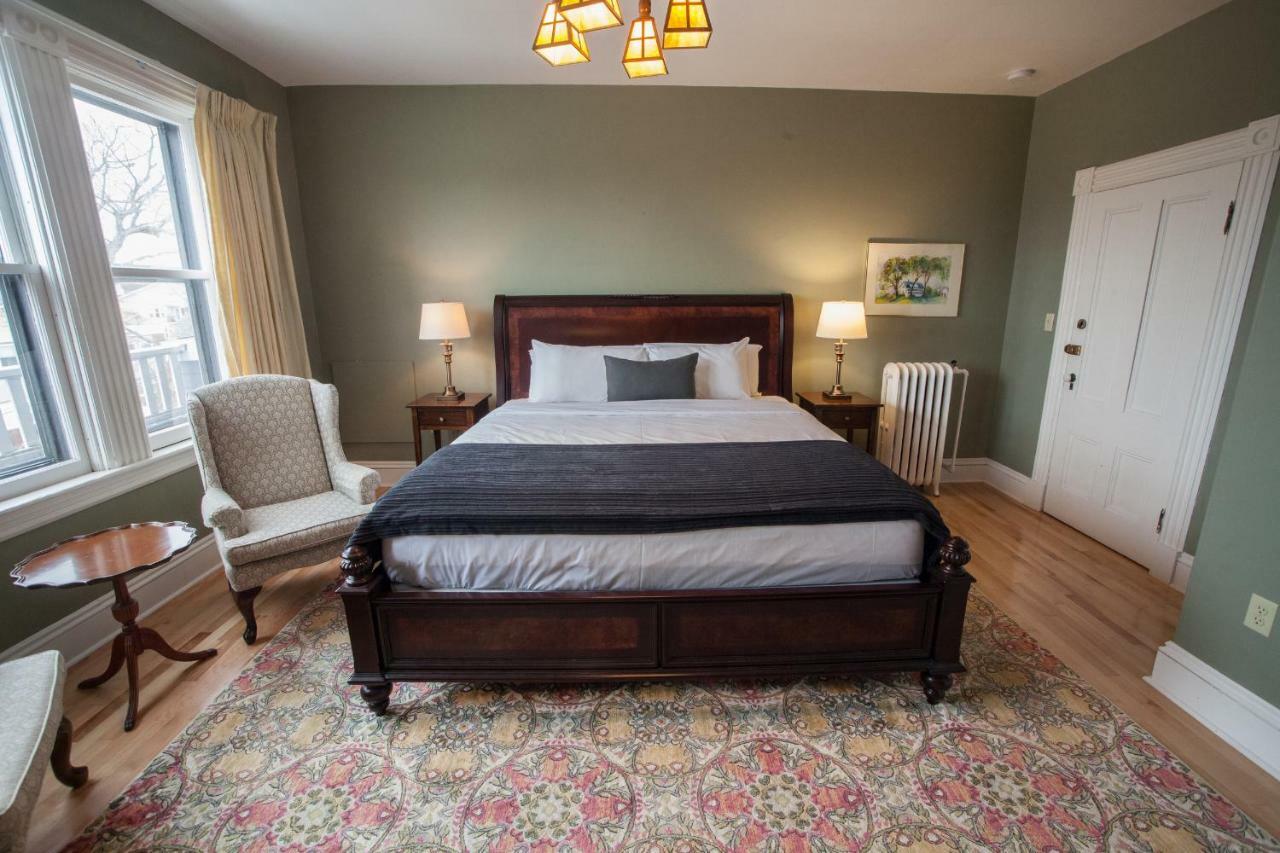 Fairholm Boutique Inns Шарлъттаун Екстериор снимка